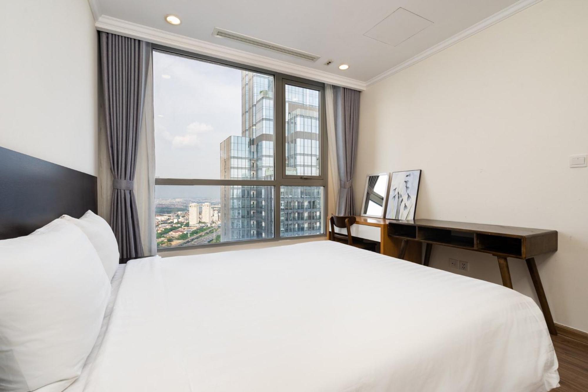 Căn hộ Vinhomes Central Park Luxury For Rent *